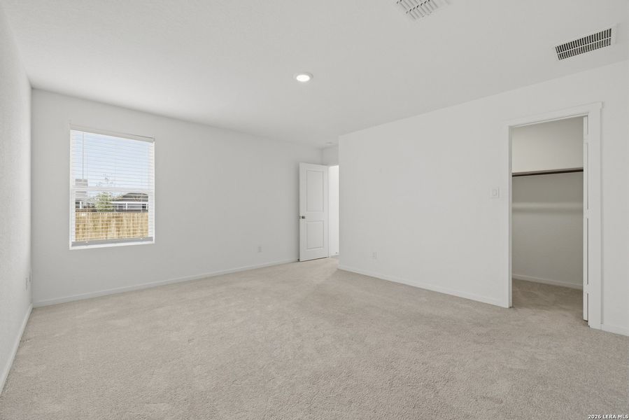 Spacious, unfurnished interior of a new home in Friendship Oaks, Fredericksburg (Image 20).
