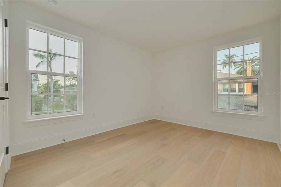 Spacious, unfurnished interior of a new home in , St. Petersburg (Image 26).
