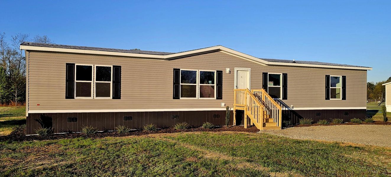 Exterior details and patio area of a home in , Wallace (Image 16).