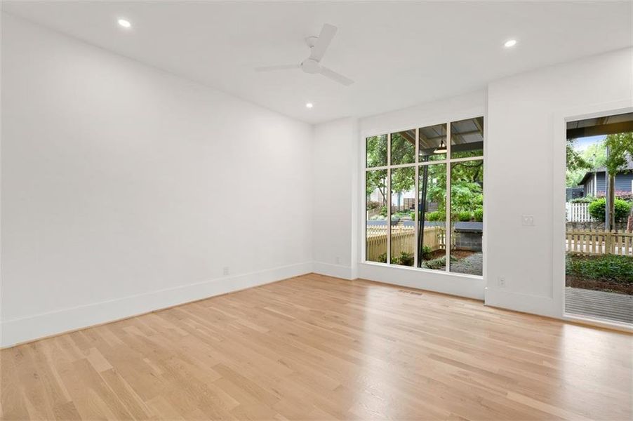 Spacious, unfurnished interior of a new home in , Atlanta (Image 40).