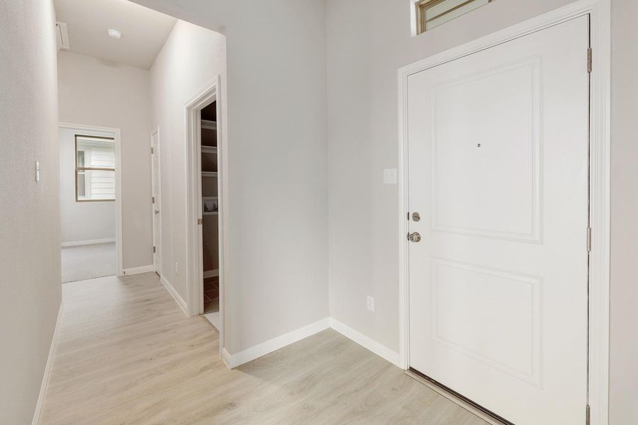 Spacious, unfurnished interior of a new home in Trinity Ranch, Elgin (Image 19).