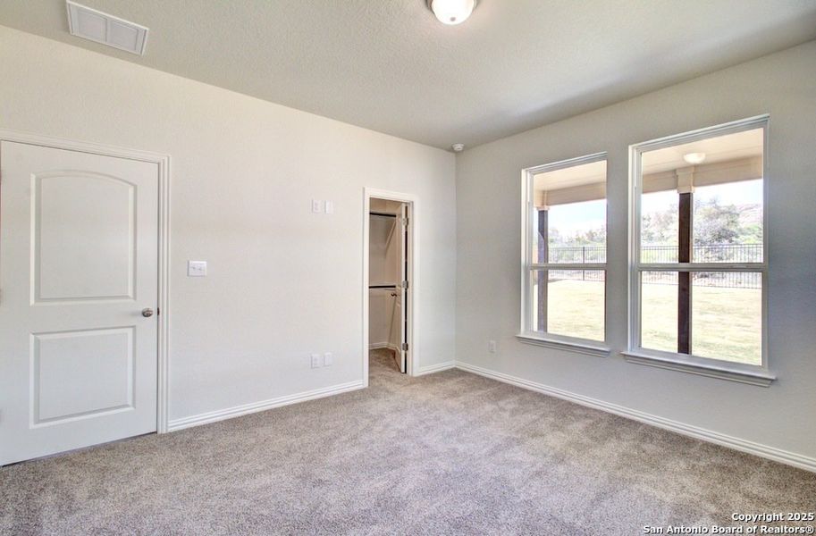 Spacious, unfurnished interior of a new home in Clear Creek, New Braunfels (Image 11).