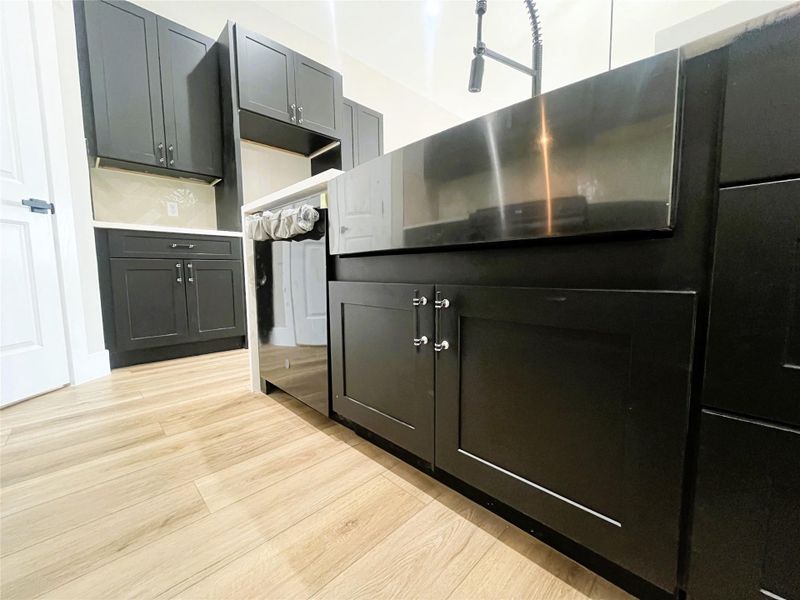 8914 Ivy Spring Ln gunmetal appliances 8914 Ivy Spring Ln gunmetal appliances