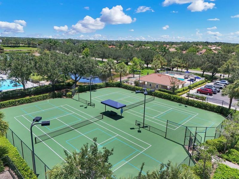 Community amenities in , Naples (Image 37). Community amenities in , Naples (Image 37).