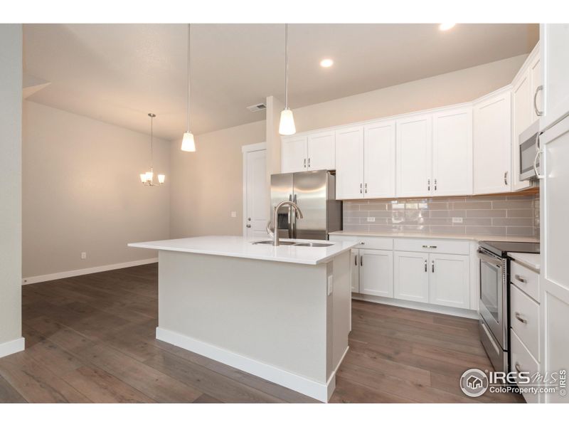 Bright and spacious Kitchen