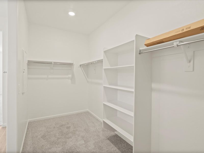 Spacious, unfurnished interior of a new home in Summerstone II, Marana (Image 12).