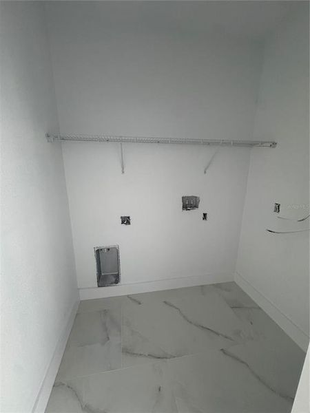 Spacious, unfurnished interior of a new home in , Winter Garden (Image 22).