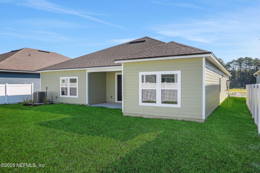 Exterior details and patio area of a home in Jennings Farm, Middleburg (Image 24).