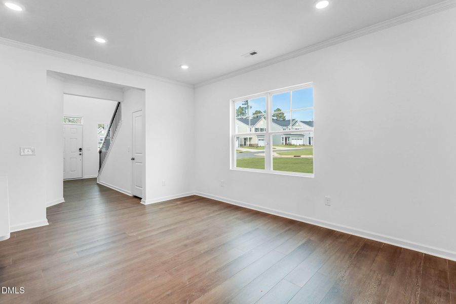 SUN_CaitlinCrossing_Pic_Davidson-11