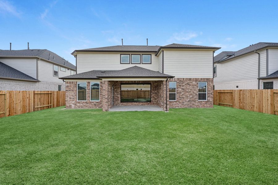 Exterior details and patio area of a home in Morton Creek Ranch, Katy (Image 4).