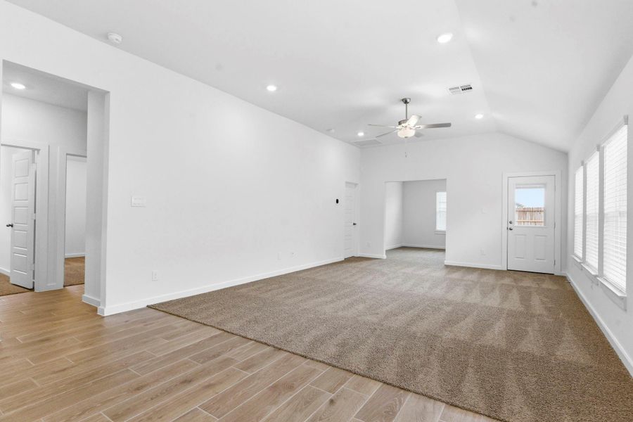 Spacious, unfurnished interior of a new home in Creekhaven, Iowa Colony (Image 21). Spacious, unfurnished interior of a new home in Creekhaven, Iowa Colony (Image 21).