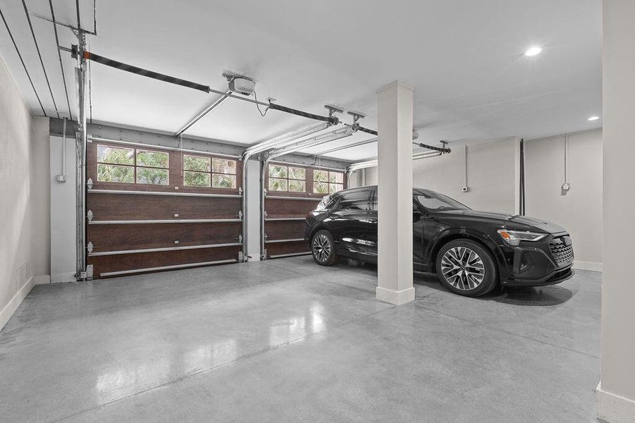 Spacious, unfurnished interior of a new home in , Kiawah Island (Image 26).