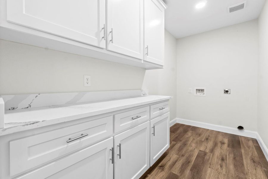 Furnished interior view inside a new home in , Onalaska (Image 7).