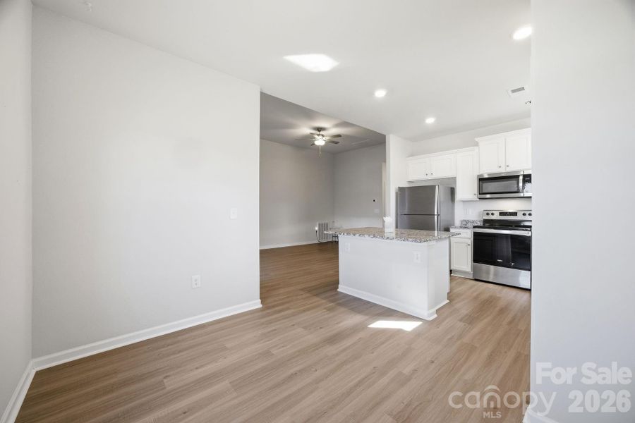 Spacious, unfurnished interior of a new home in Stagecoach Station, Gastonia (Image 28).