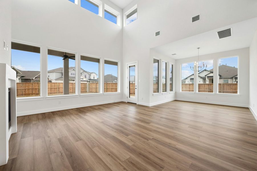 Spacious, unfurnished interior of a new home in Santa Rita Ranch, Liberty Hill (Image 17).