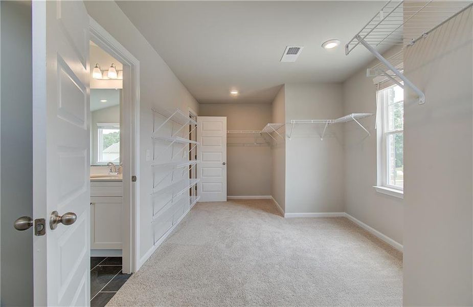 Spacious, unfurnished interior of a new home in Berkeley Lakes, Locust Grove (Image 28).