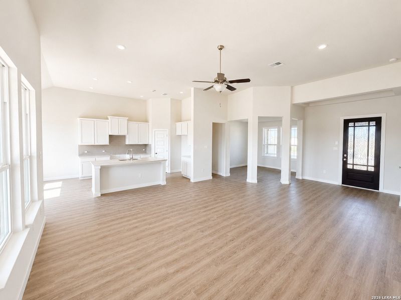 Spacious, unfurnished interior of a new home in Bonita Vista, Pleasanton (Image 7).