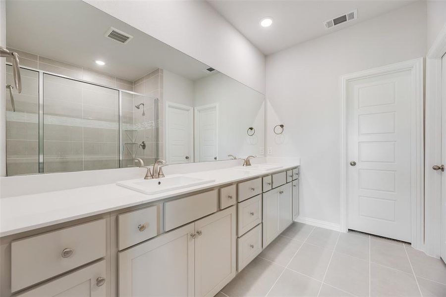 Furnished interior view inside a new home in Wade Settlement Townhomes, Frisco (Image 10).