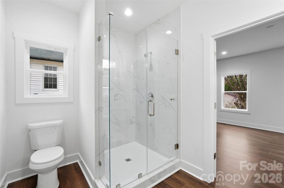 Main suite bath/Shower glass door