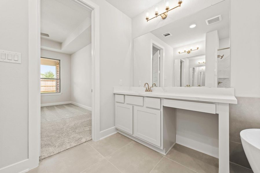 Representative image. Features, selections and colors may vary.