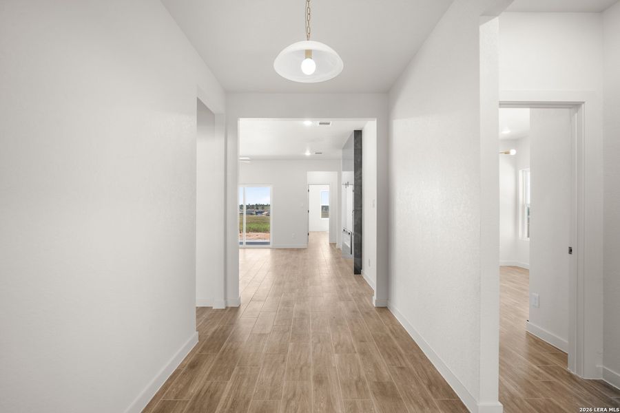 Spacious, unfurnished interior of a new home in , La Vernia (Image 21).