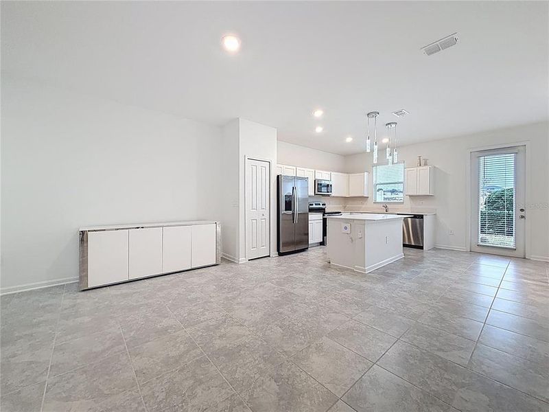 Spacious, unfurnished interior of a new home in , Davenport (Image 17).