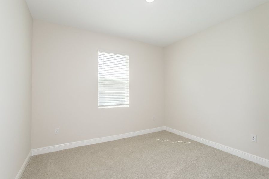 Spacious, unfurnished interior of a new home in Pasadena Woods, Dade City (Image 18).