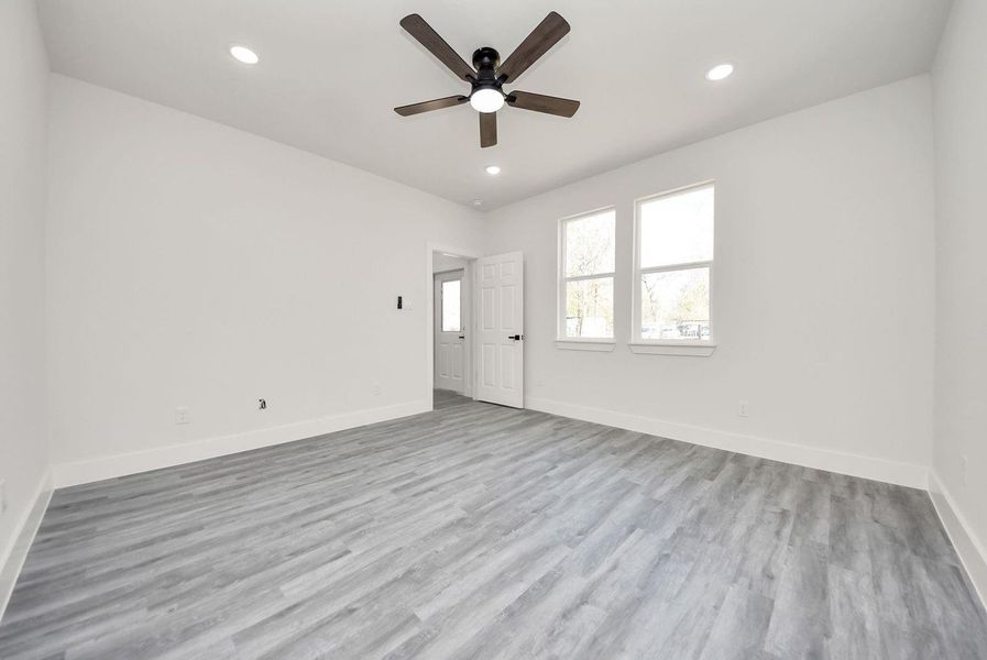 Spacious, unfurnished interior of a new home in , Conroe (Image 20).