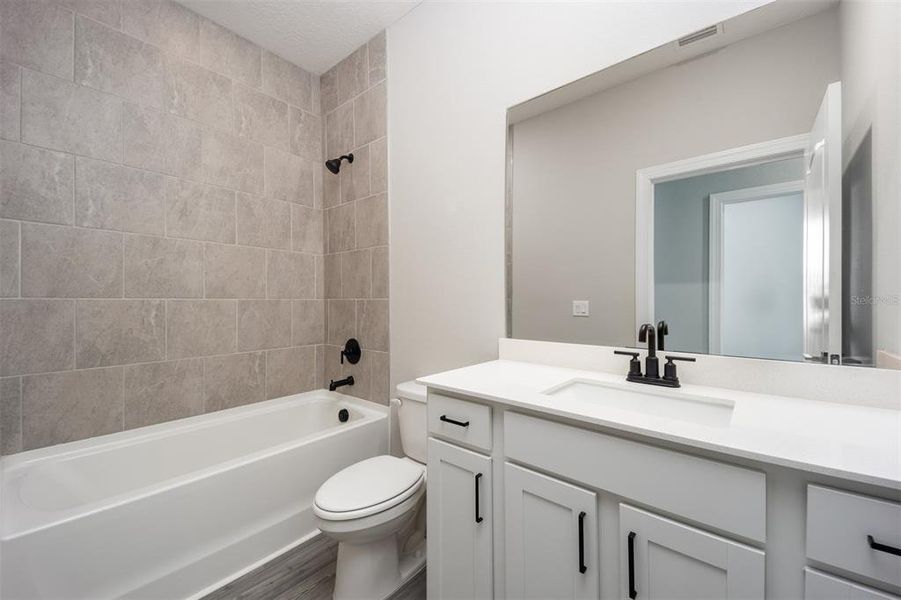 Image 17 of a home in Gum Lake Preserve.