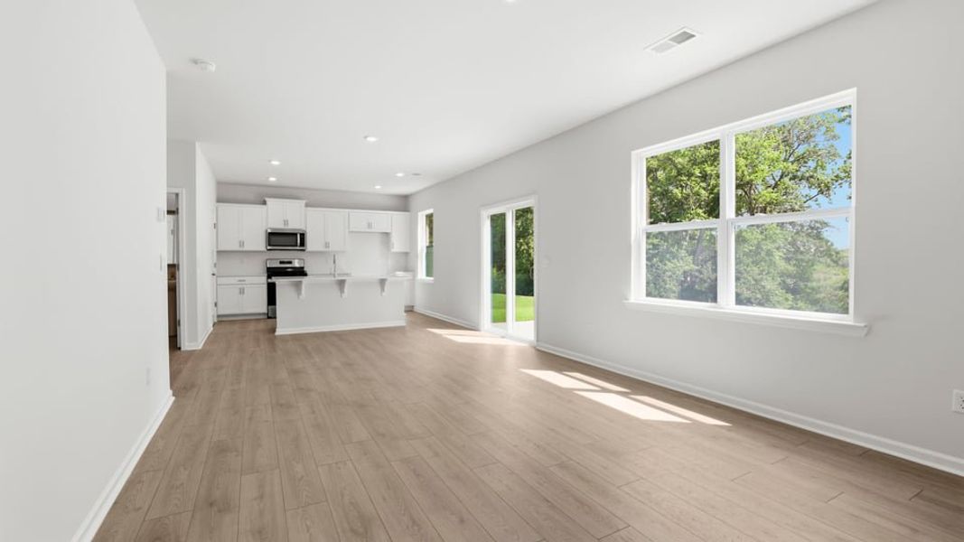 Spacious, unfurnished interior of a new home in Woodglen, Piedmont (Image 21).