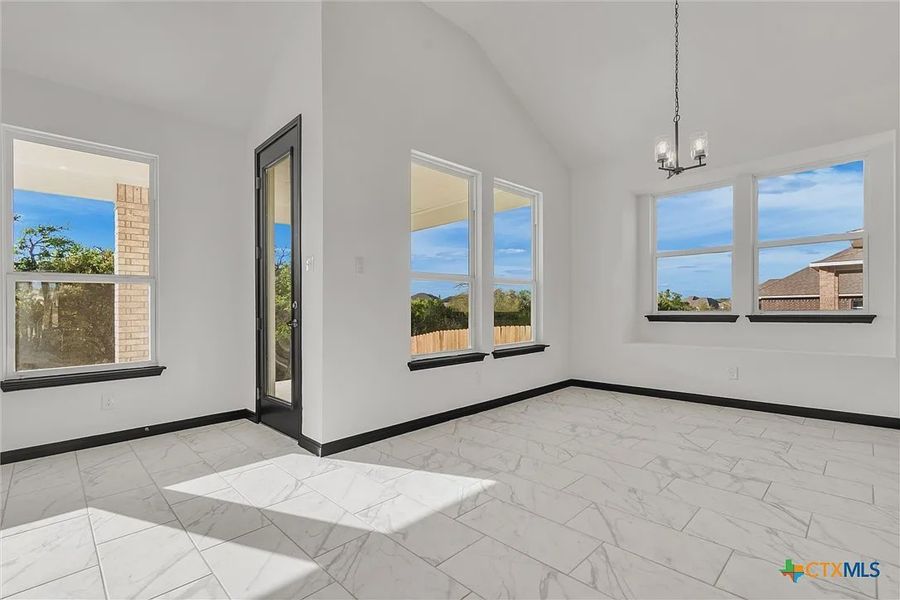 Spacious, unfurnished interior of a new home in Heritage Oaks, Killeen (Image 15).