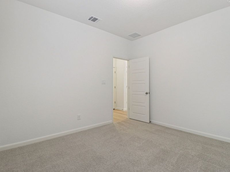 Spacious, unfurnished interior of a new home in Royal Crest, San Antonio (Image 22).