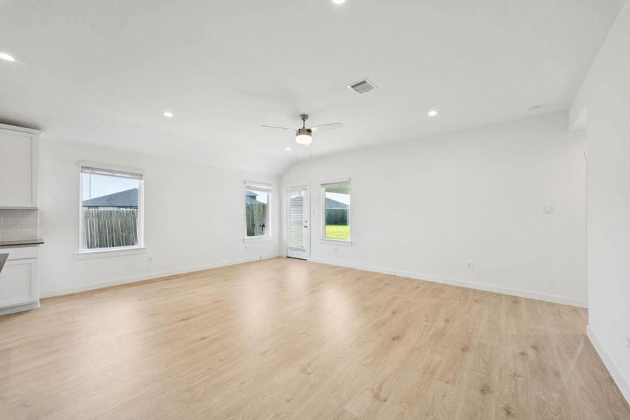 Spacious, unfurnished interior of a new home in , Fulshear (Image 18). Spacious, unfurnished interior of a new home in , Fulshear (Image 18).