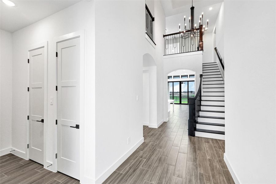 Spacious, unfurnished interior of a new home in Cross Creek West, Fulshear (Image 17).