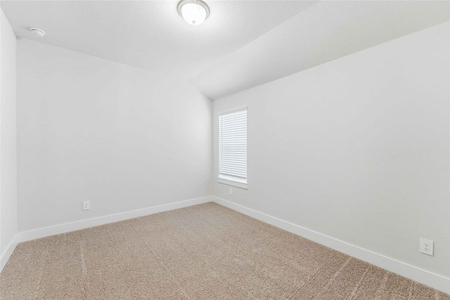 Spacious, unfurnished interior of a new home in Laurel Landing, Alvin (Image 21).