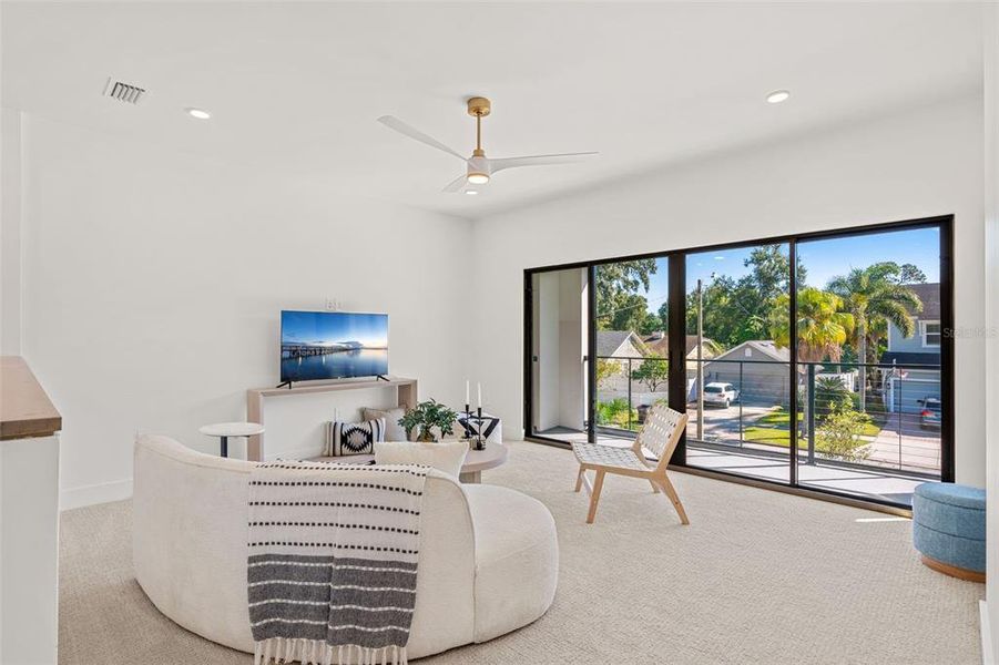 Furnished interior view inside a new home in , Orlando (Image 42).