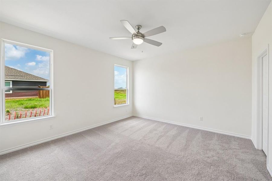 Spacious, unfurnished interior of a new home in Cottonwood Creek, Seagoville (Image 15).