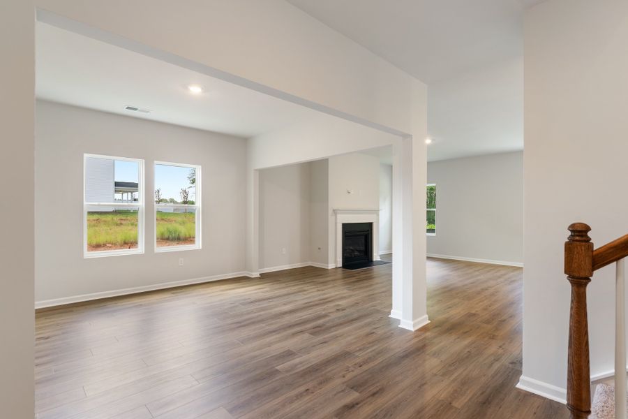 Spacious, unfurnished interior of a new home in Richmond Hill, Inman (Image 18).