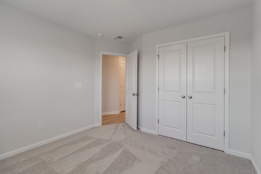 Spacious, unfurnished interior of a new home in Ellington, Elgin (Image 31).