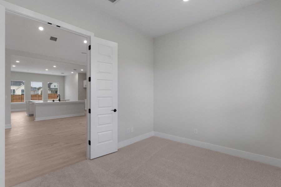 Spacious, unfurnished interior of a new home in Broken Oak, Georgetown (Image 31).