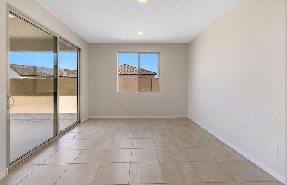 Spacious, unfurnished interior of a new home in El Rancho Santa Rosa, Maricopa (Image 13).
