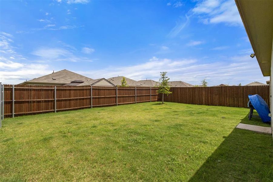 Exterior details and patio area of a home in Prairie View, Ennis (Image 3).