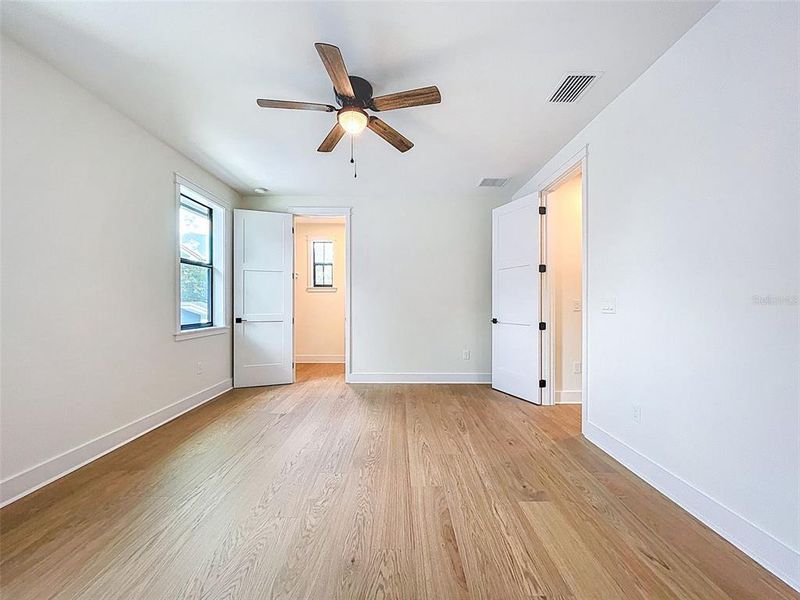 Spacious, unfurnished interior of a new home in , Tampa (Image 24).