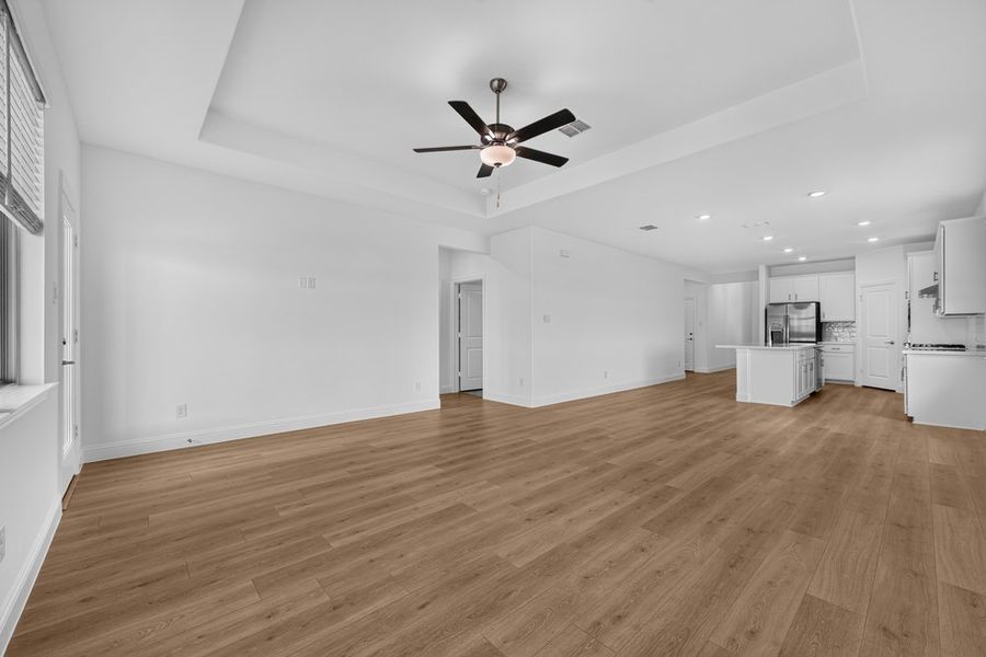 Spacious, unfurnished interior of a new home in Madero 50s, Fort Worth (Image 14).