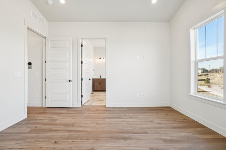 Spacious, unfurnished interior of a new home in Villa Collection, Fort Collins (Image 18).