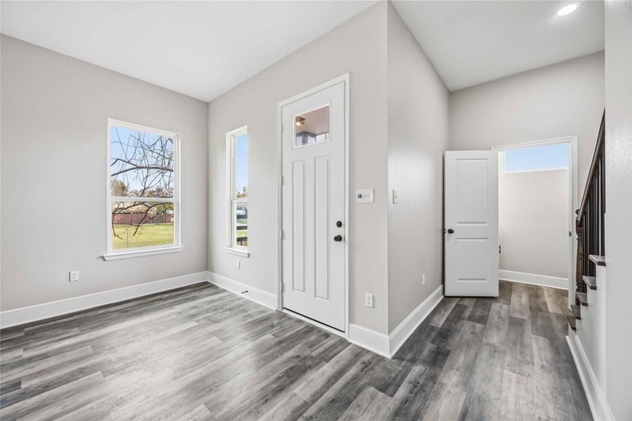 Spacious, unfurnished interior of a new home in , Houston (Image 12).