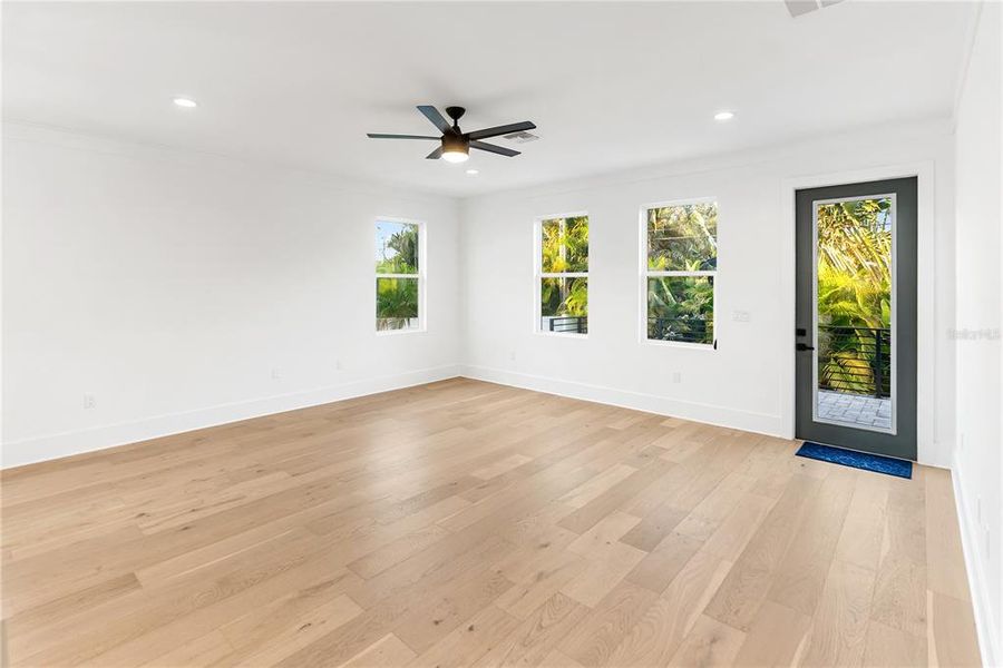 Spacious, unfurnished interior of a new home in , Sarasota (Image 46).