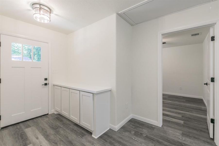 Spacious, unfurnished interior of a new home in , Alvarado (Image 13).