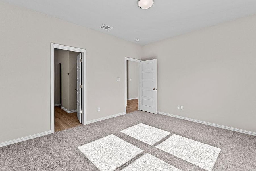 Spacious, unfurnished interior of a new home in Trails of Fossil Creek, Fort Worth (Image 22).