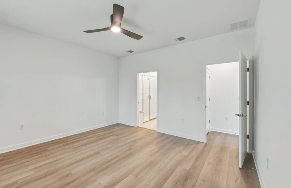 Spacious, unfurnished interior of a new home in Sun City Texas, Georgetown (Image 11).